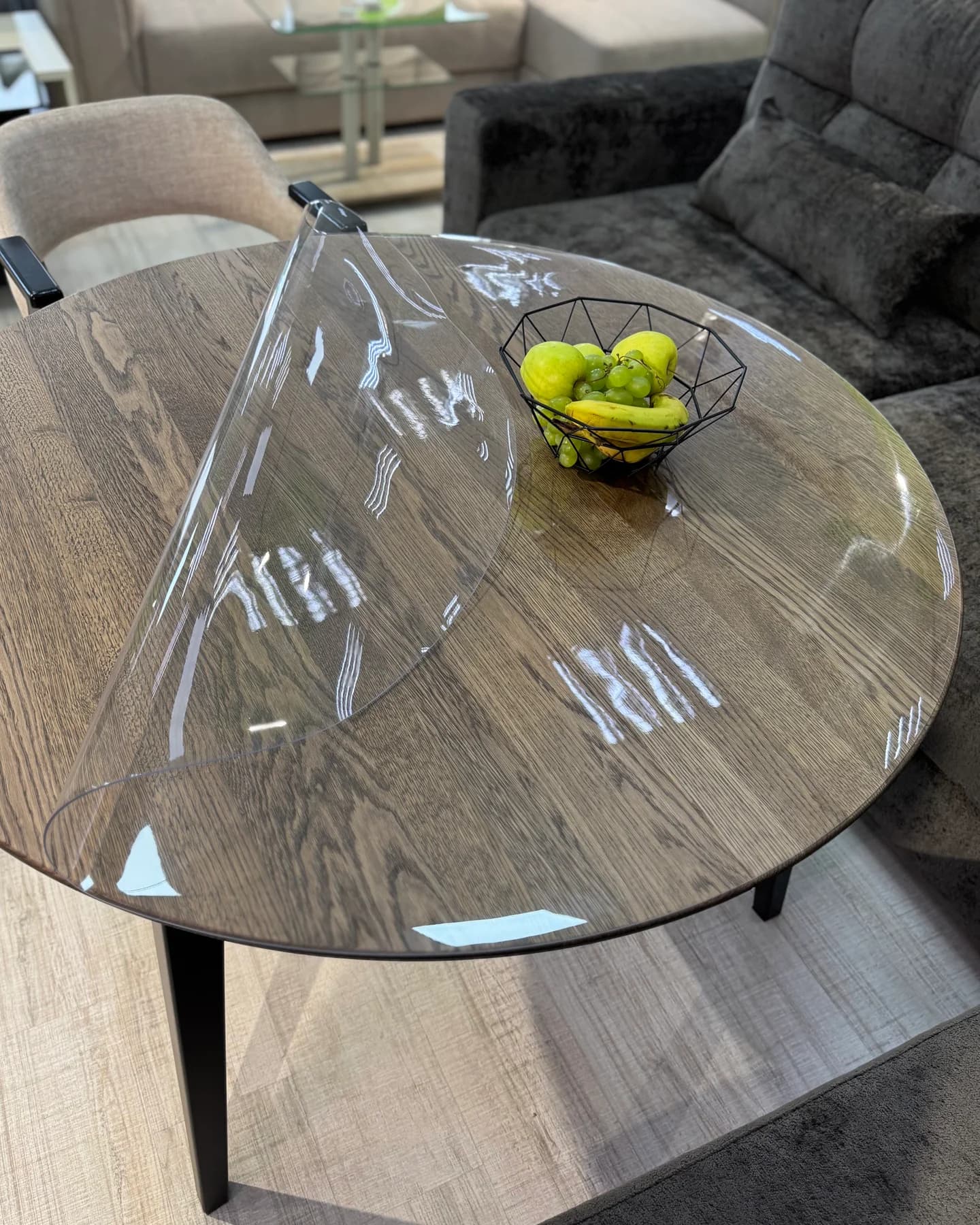 Het hout blijft zichtbaar. Sporen blijven op de mat.